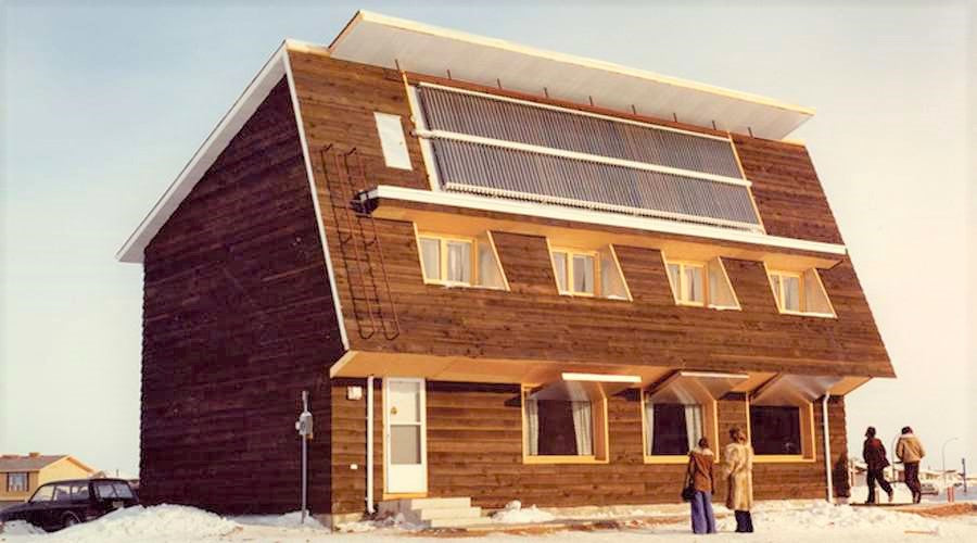 Designed by Harold Orr and built in 1977 it featured revolutionary concepts in gathering and saving solar energy. It was a laboratory for testing double walls, vapor barriers and became the start of the Passive Haus and Net Zero Energy movements.
